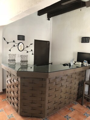 Check-in/check-out kiosk - Hotel Antigua Posada (Cuernavaca)