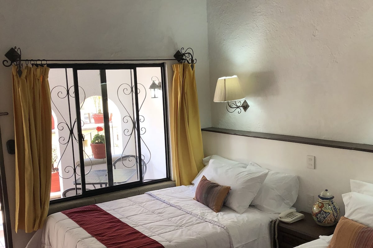 Suite familiar | Escritorio, wifi gratis y ropa de cama 