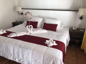 Junior Suite | Desk, free WiFi, bed sheets - Hotel Antigua Posada (Cuernavaca)