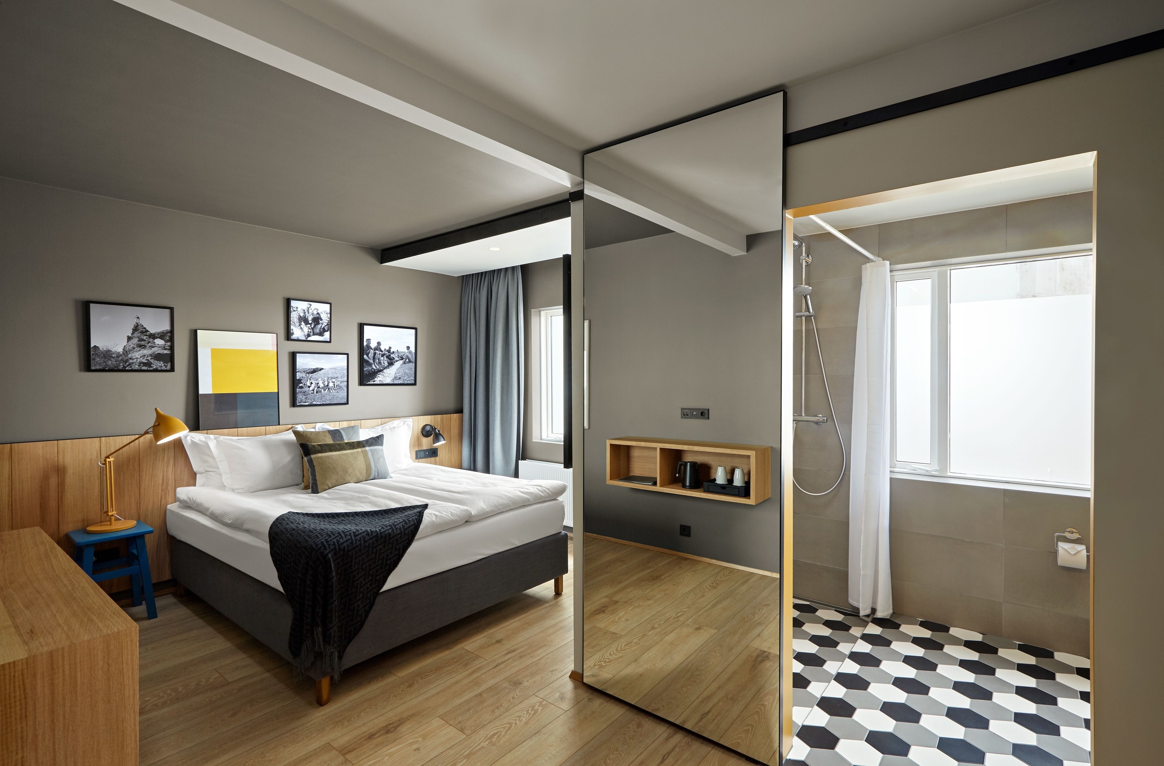 queen room | hypo-allergenic bedding, blackout curtains, soundproofing