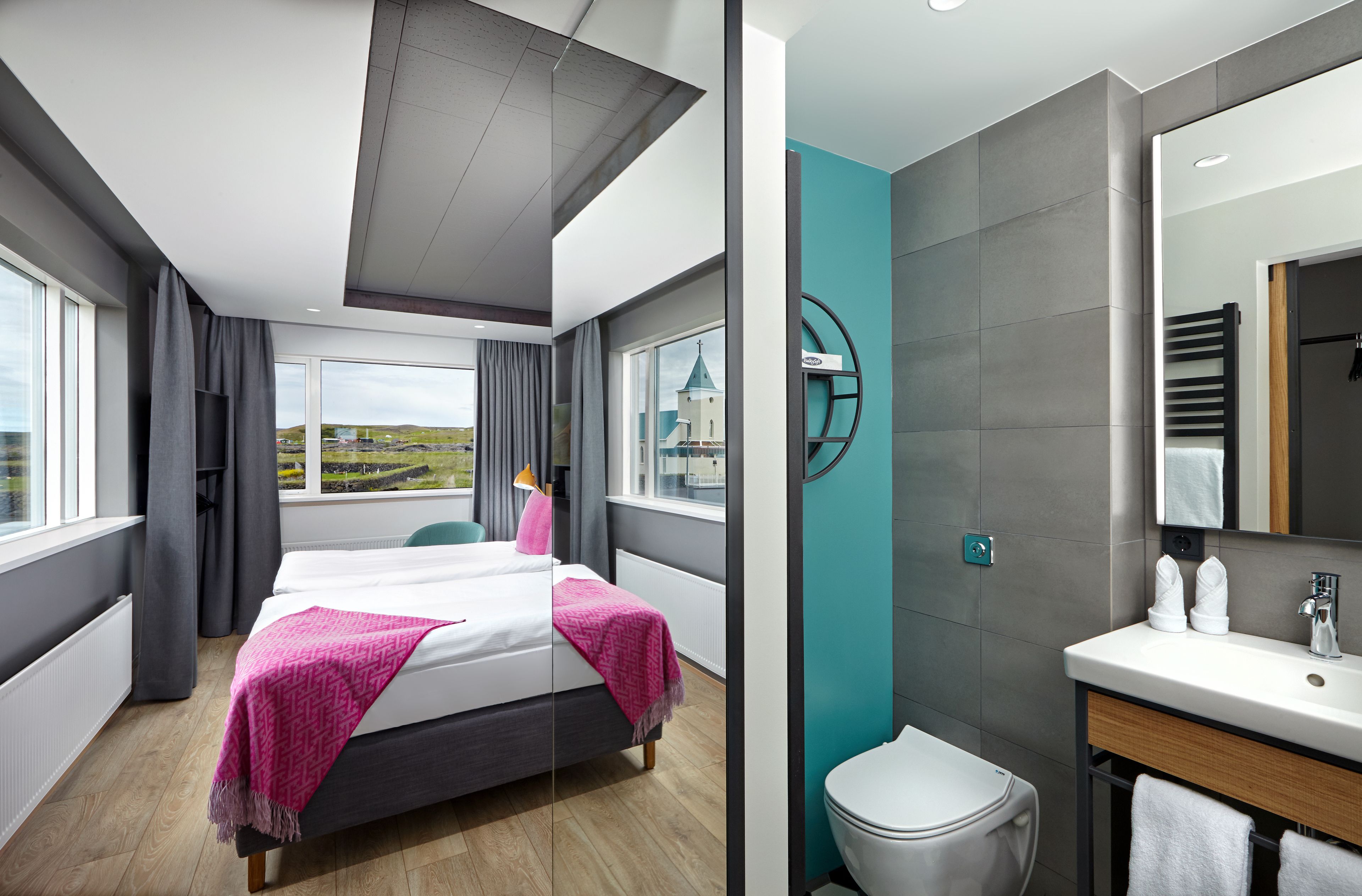 twin room | hypo-allergenic bedding, blackout curtains, soundproofing