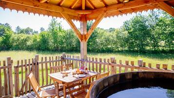 Individually furnished, iron/ironing board, bed sheets