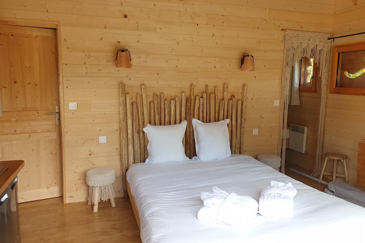 1 Schlafzimmer, individuell eingerichtet, Bügeleisen/Bügelbrett