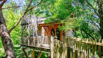 Trang bị nội thất với thiết kế riêng biệt, bàn ủi/dụng cụ ủi quần áo