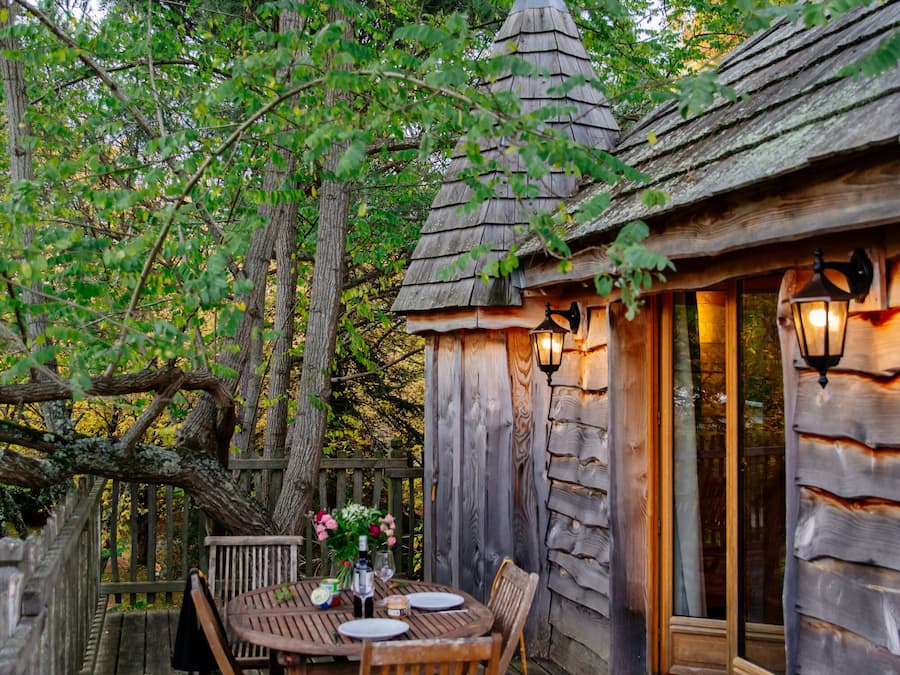 Casa na árvore, várias camas, para não fumantes (Château dans les arbres) | Individualmente mobiliados, ferros/tábuas de passar roupa, roupa de cama