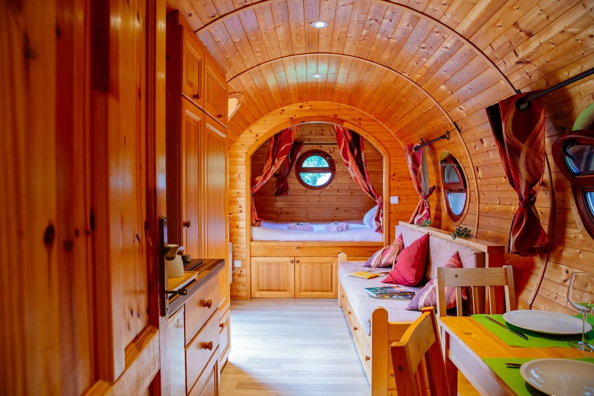 1 Schlafzimmer, individuell eingerichtet, Bügeleisen/Bügelbrett