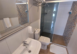 Superior Double Room | Bathroom