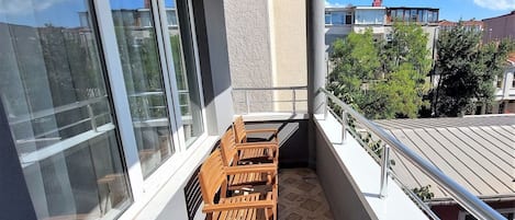 Deluxe Twin Room | Balcony