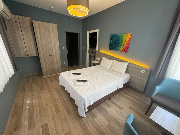 Superior Double Room | Minibar, in-room safe, desk, iron/ironing board - Armoni City Hotel (Istanbul)