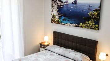 Quarto quádruplo, sacada, vista para a cidade | Roupas de cama de algodão egípcio, roupas de cama premium