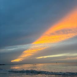 Sulla spiaggia, sabbia bianca