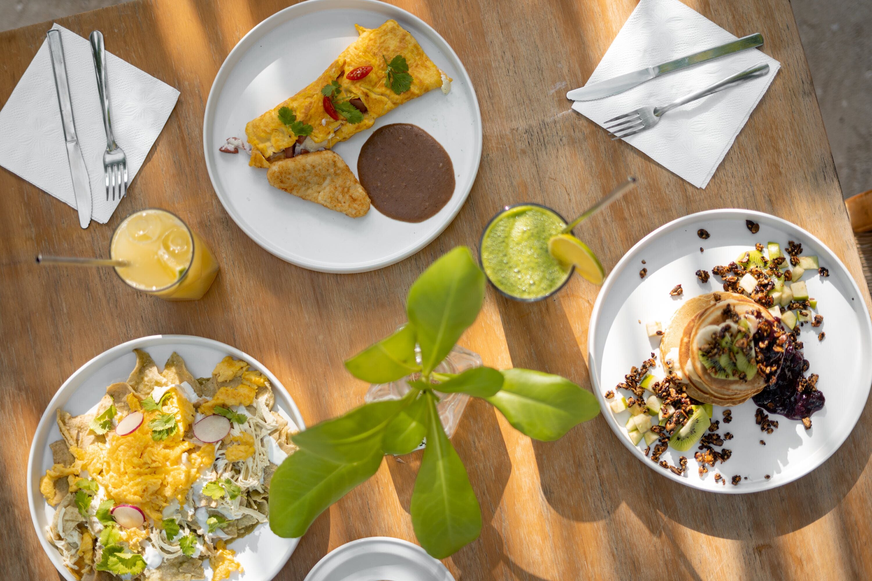 daily cooked-to-order breakfast (mxn 500 per person)