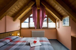 Literie de qualité supérieure, coffres-forts dans les chambres, bureau