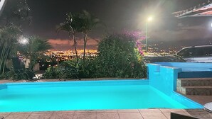 プレミアム ルーム 1 ベッドルーム 冷蔵庫 プールビュー | 部屋からの景観