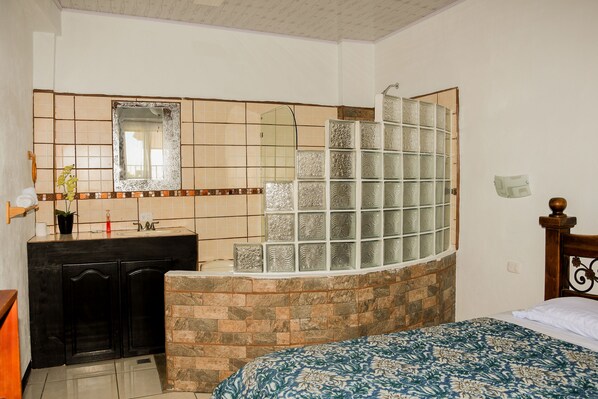 Economy Room, 1 Bedroom | Living area | 36-inch flat-screen TV with cable channels, TV - Loma Tranquila (San Isidro)