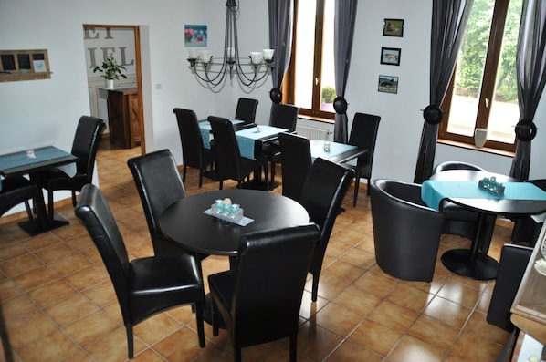 Free daily continental breakfast