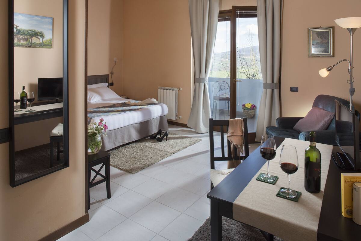 Chambre Double Supérieure, balcon, vue colline
