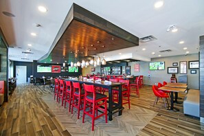 Lounge - Holiday Inn Hotel & Suites Calgary Airport North by IHG (Calgary)