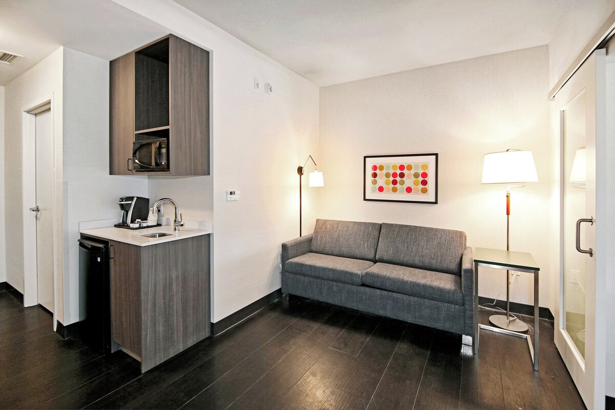 Suite, 1 Bedroom | Room amenity