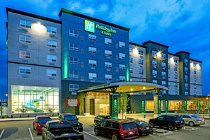 Front of property - evening/night - Holiday Inn Hotel & Suites Calgary Airport North by IHG (Calgary)