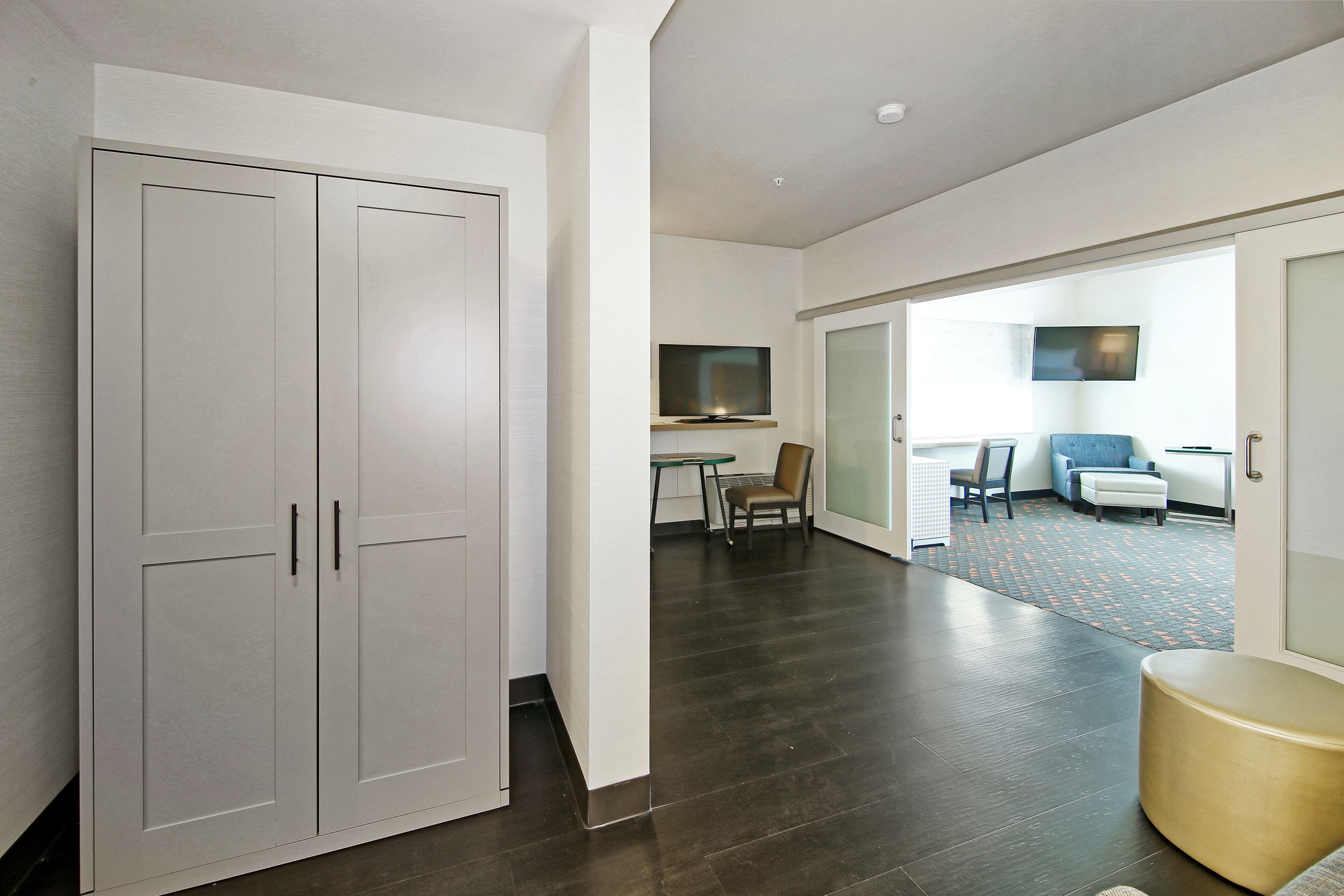 suite, 1 bedroom | 1 bedroom, pillow-top beds, in-room safe, desk