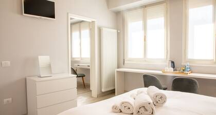 Dimora 16 Rooms & Garden