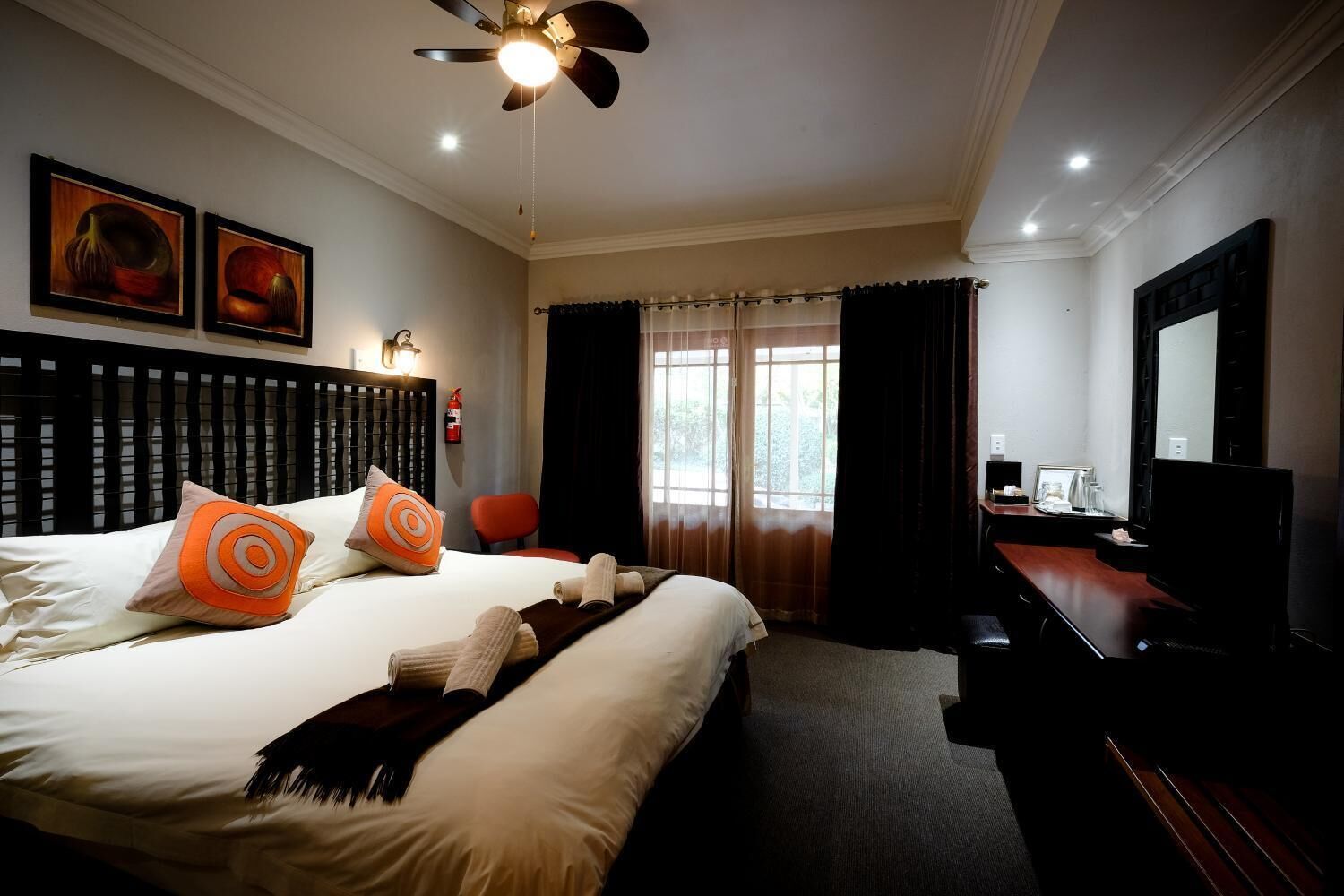 Desk, free WiFi, bed sheets