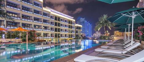Outdoor pool, sun loungers
