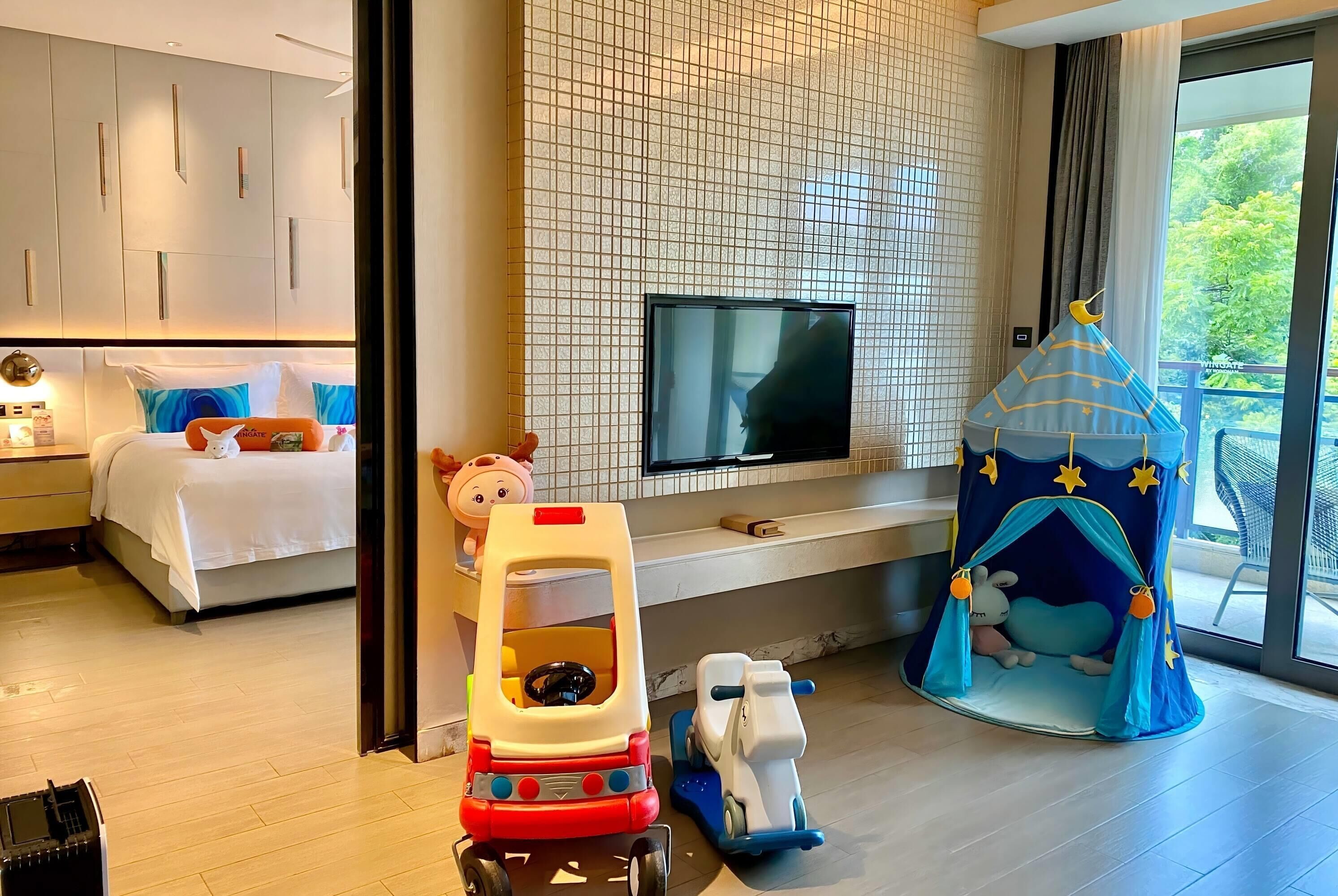 Family Suite, 1 King Bed, Non Smoking