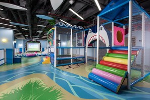 Área de juegos infantiles techada