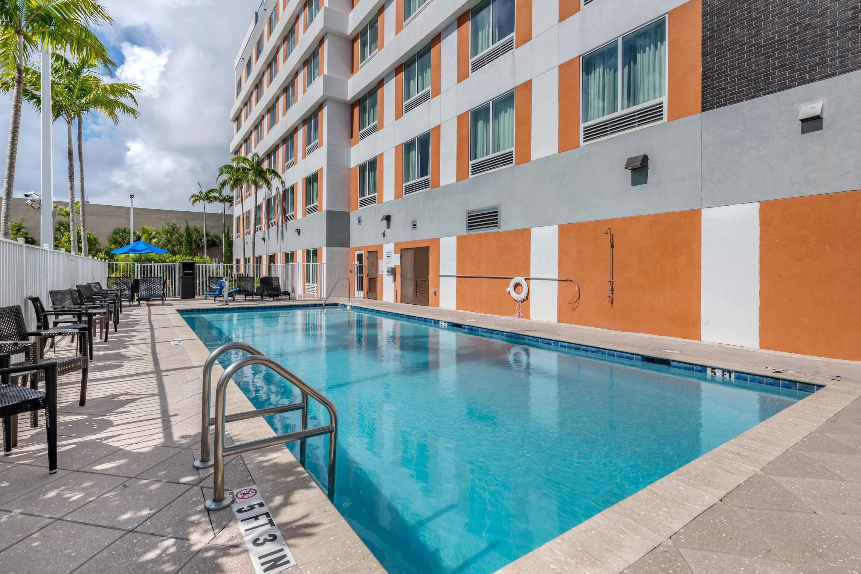 Outdoor pool, sun loungers
