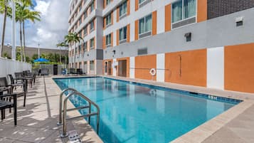 Outdoor pool, sun loungers