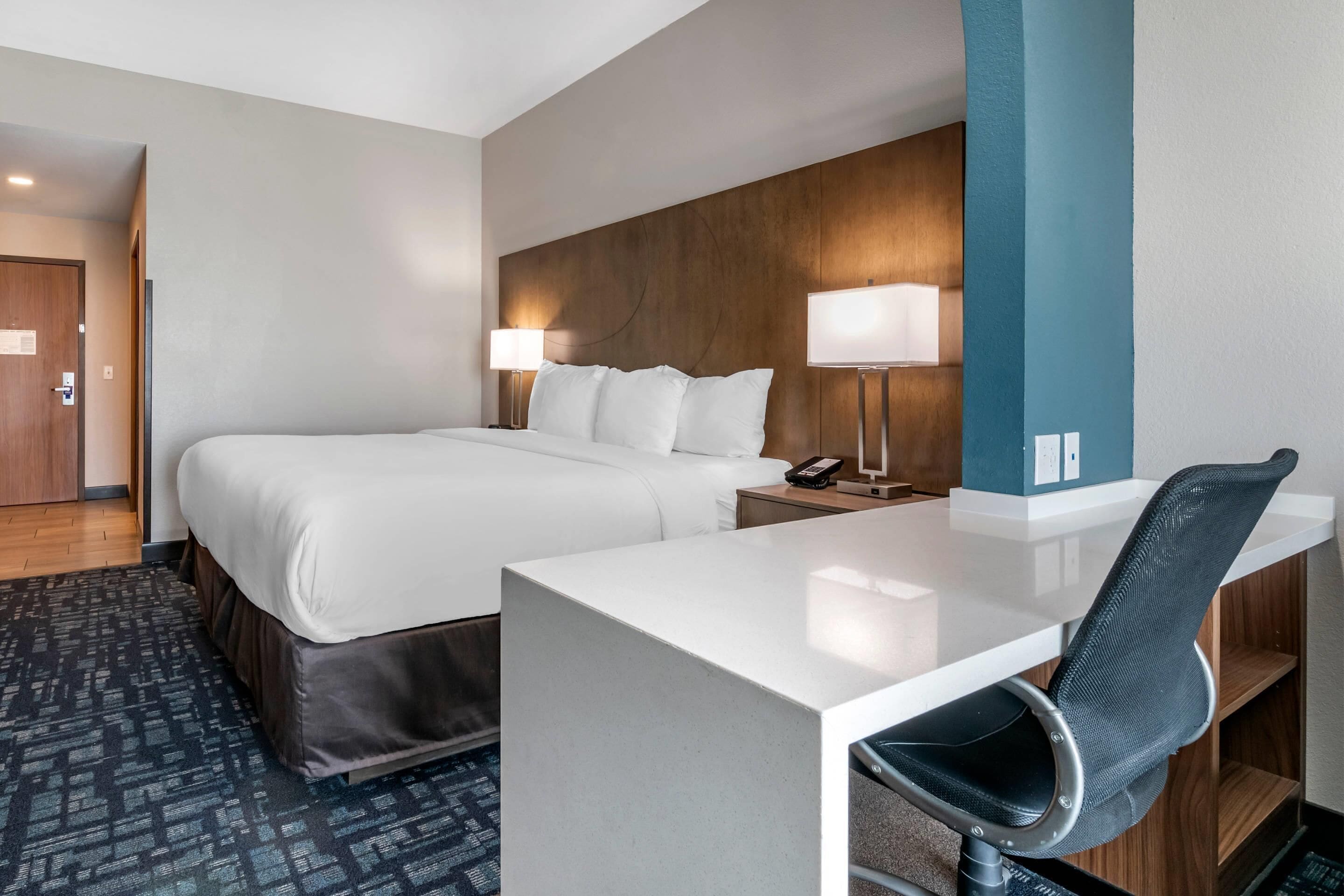 Desk, iron/ironing board, free WiFi, bed sheets