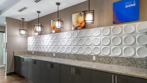 Breakfast area - Comfort Suites Fort Lauderdale Airport & Cruise Port (Dania Beach)