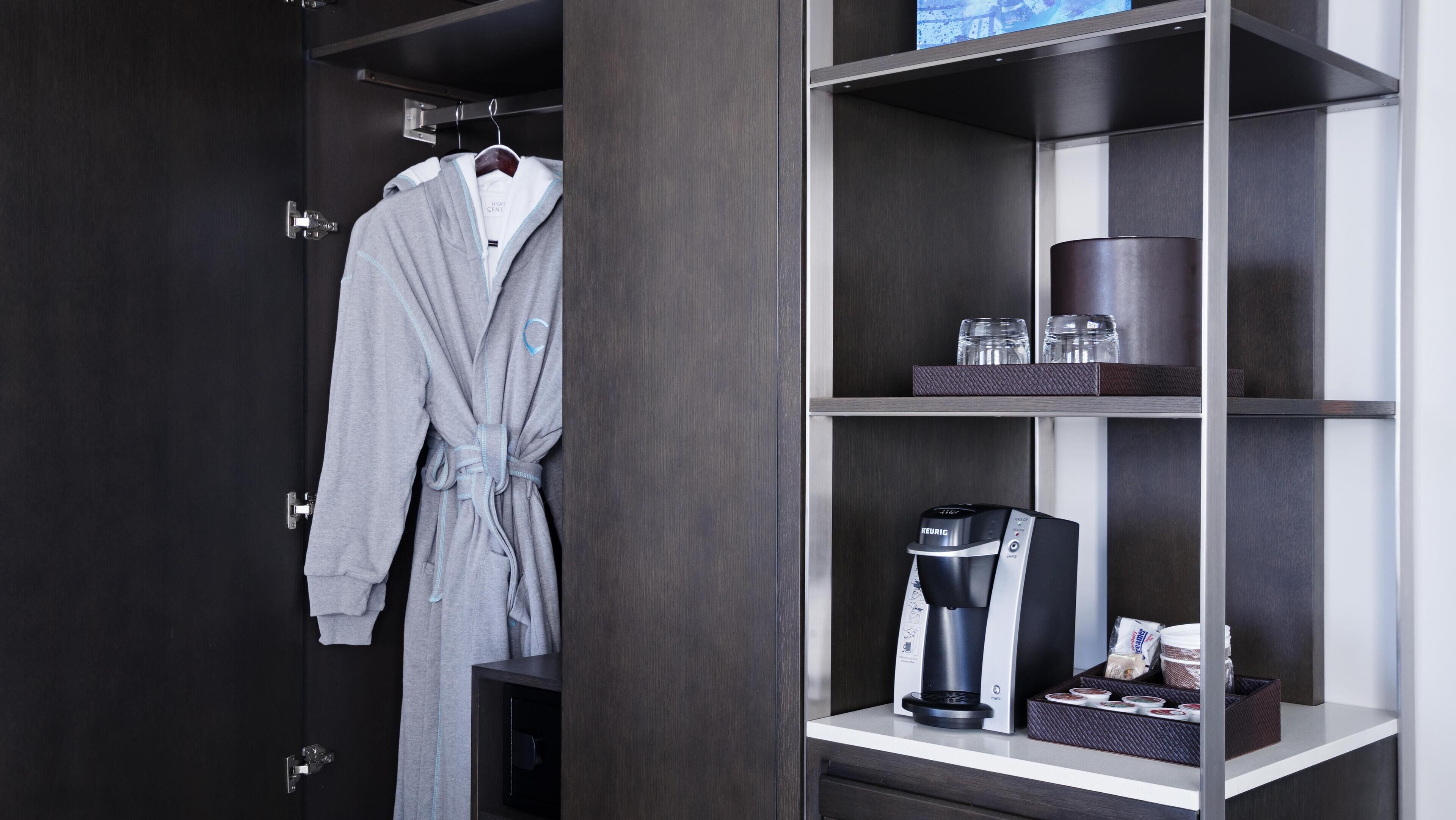 Down duvets, in-room safe, desk, laptop workspace