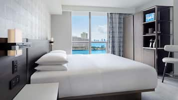 Room, 1 King Bed, Balcony, Bay View | Down duvets, in-room safe, desk, blackout curtains