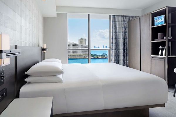Room, 1 King Bed, Balcony, Bay View | 1 bedroom, down duvets, in-room safe, desk