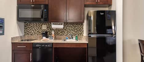 Colchones con acolchado adicional, caja fuerte, escritorio