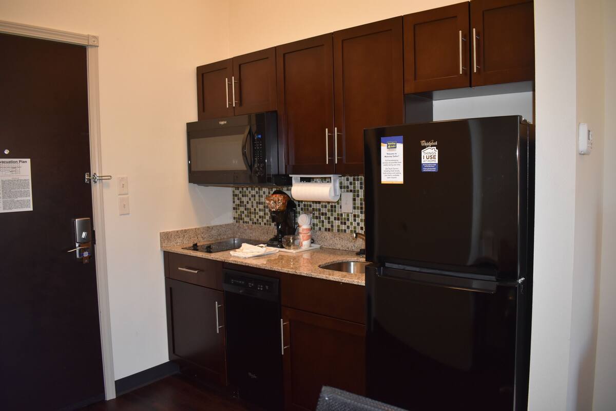 full-sized fridge, microwave, stovetop, coffee/tea maker