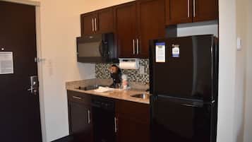 Full-sized fridge, microwave, stovetop, coffee/tea maker