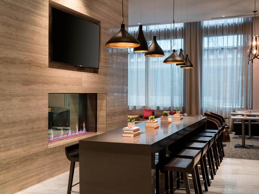 Serves dinner and happy hour