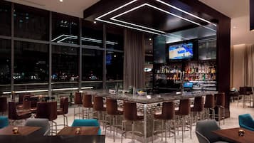 Phục vụ bữa tối và happy hour