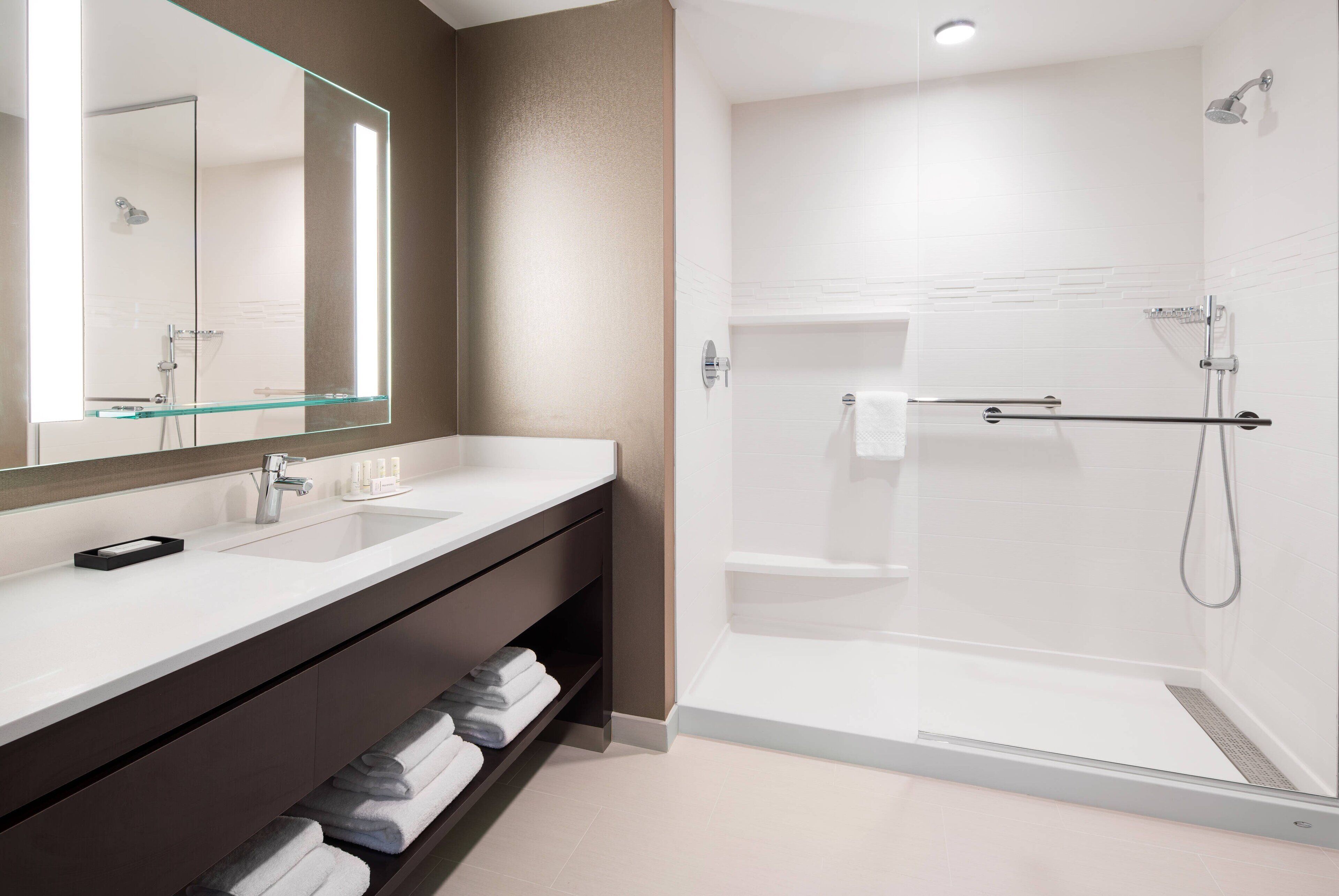 executive suite, 1 bedroom, city view | bathroom | shower, free toiletries, hair dryer, towels
