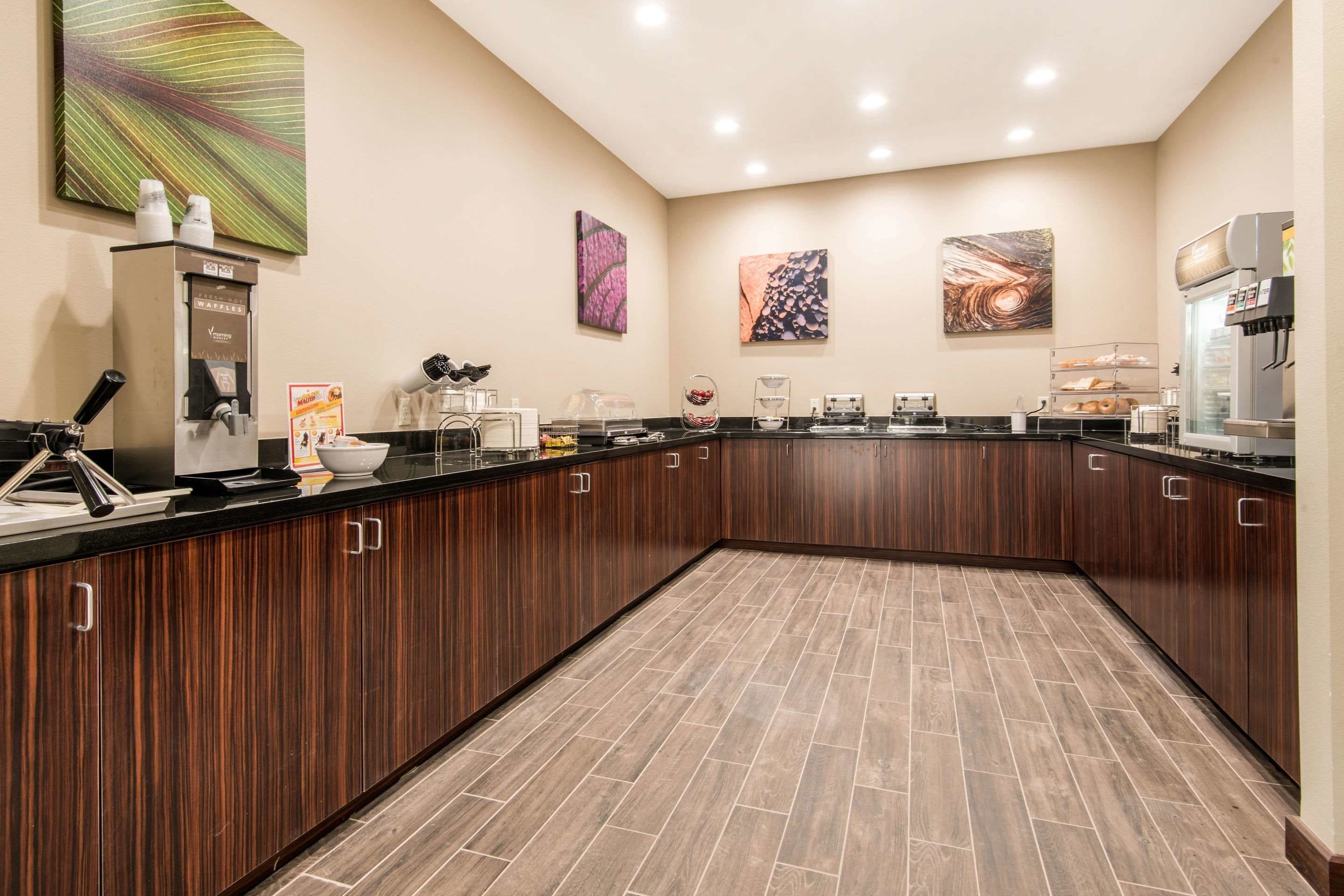 free continental breakfast