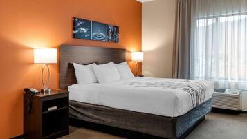 Rom – standard, 1 kingsize-seng, ikke-røyk | 1 soverom, senger med overmadrass og safe på rommet