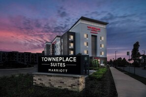 Exterior - TownePlace Suites by Marriott Milwaukee Oak Creek (Oak Creek)