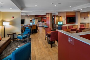 Lobby sitting area - TownePlace Suites by Marriott Milwaukee Oak Creek (Oak Creek)