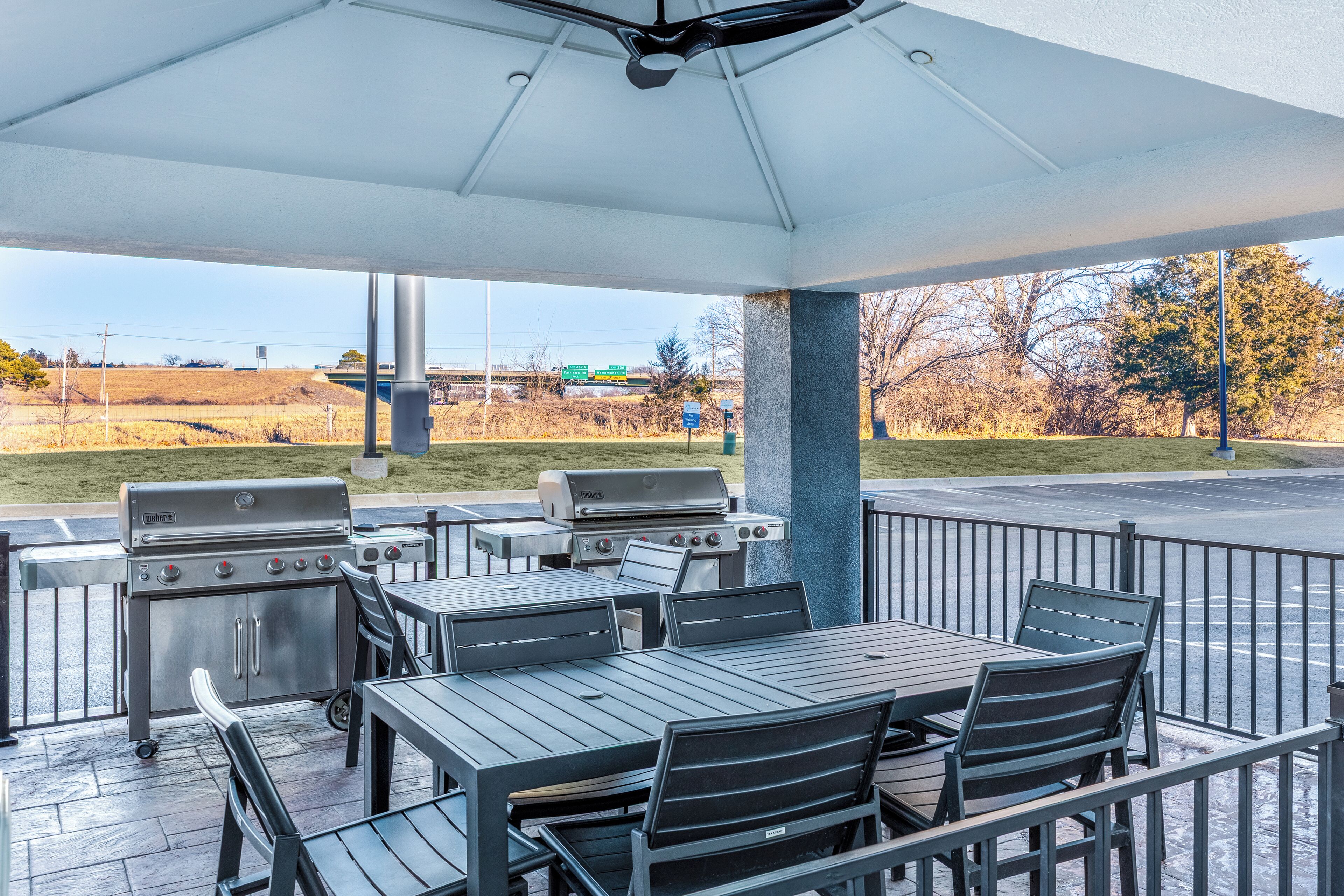 مقصورة في الحديقة