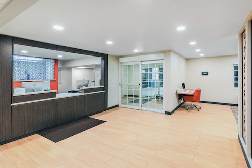 Candlewood Suites Topeka West by IHG