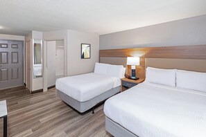 Suite estudio, 2 camas matrimoniales | Escritorio, wifi gratis y ropa de cama 